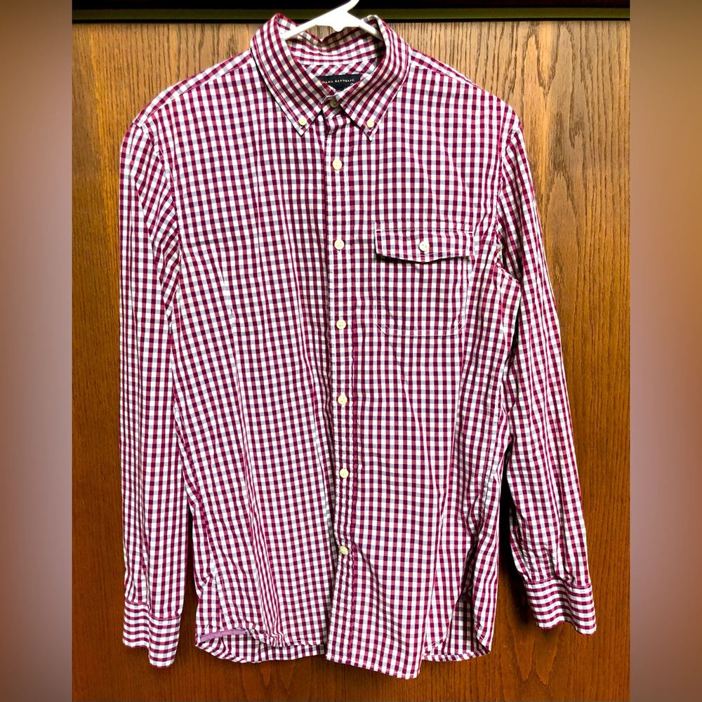Banana Republic Men's Checkered Button Dress Shirt Medium Maroon 100% Cotton
